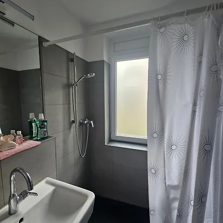 Apartment Zimmer In *